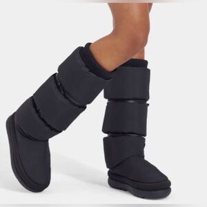 UGG Classic Maxi Ultra Tall - Color: Black - Size 7